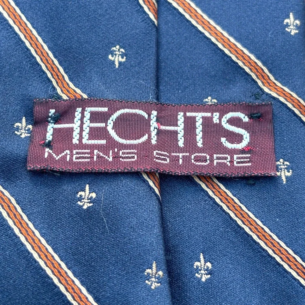 Hecht's Mens Store Vintage Navy Blue‎ Fleur-de-lis Striped Polyester Necktie 55